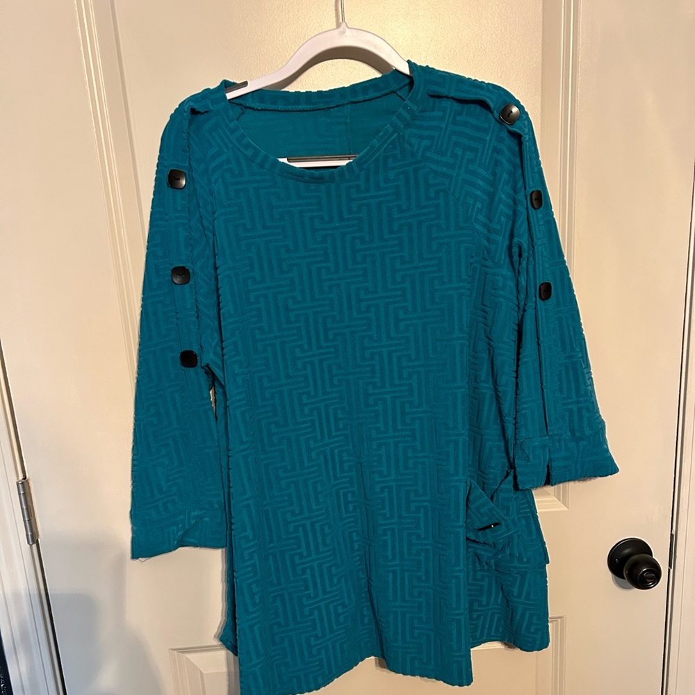 Zadie B’s Turquoise Blue Textured Top. Size 2X